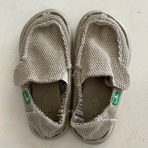 NWOT Sanuk boy shoes